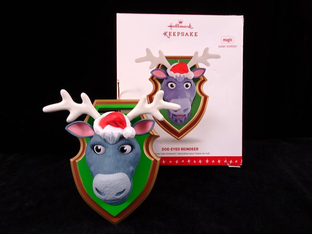 2016 Hallmark Doe Eyed Reindeer Christmas Ornament Hunter Buck Mount Animated